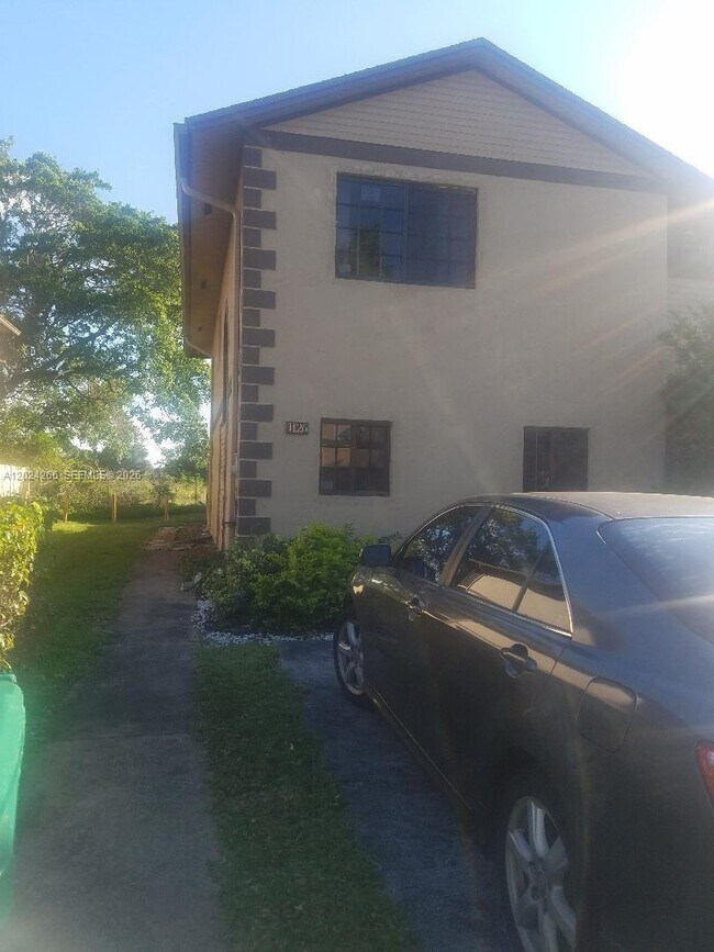 Foto del edificio - 1126 NE 209th Terrace