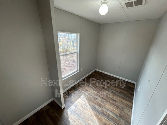 Building Photo - 111 S Cedar Dr