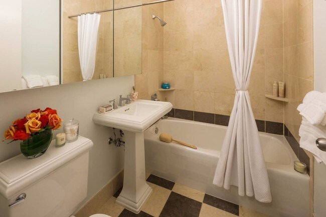 Foto del edificio - 210-212 North End Ave