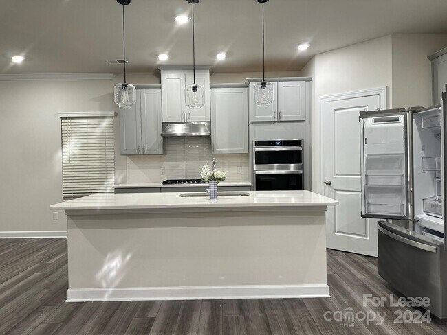 Building Photo - 520 Cranford Dr
