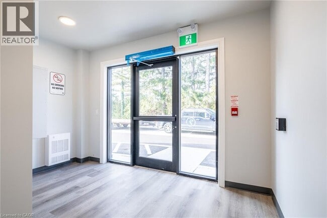 Building Photo - 259 King St E