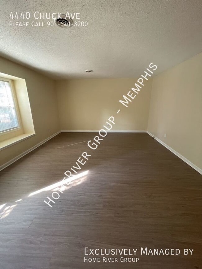 Building Photo - 2BR Memphis Townhome!