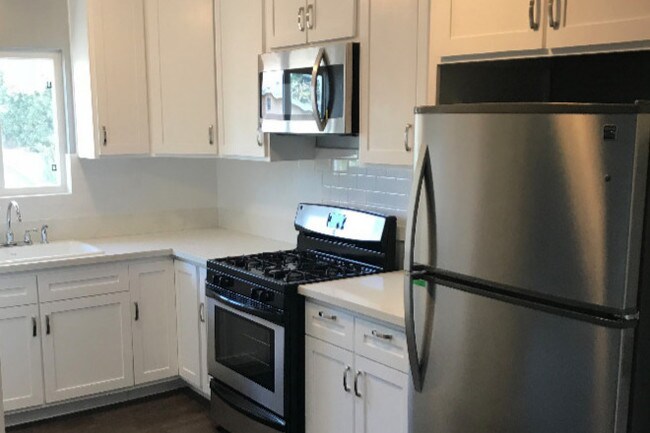 Completely remodeled - 4734 Saturn St