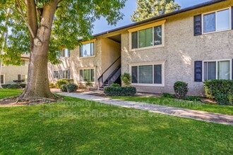 Building Photo - 321 Rancho Dr