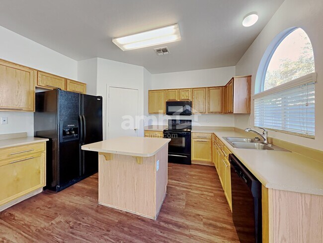 Building Photo - 2653 S 89th Dr