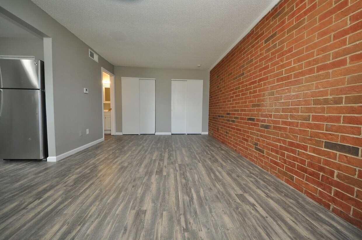 201 Roanoke Dr Unit G203, Warrenton, MO 63383 Room for Rent in