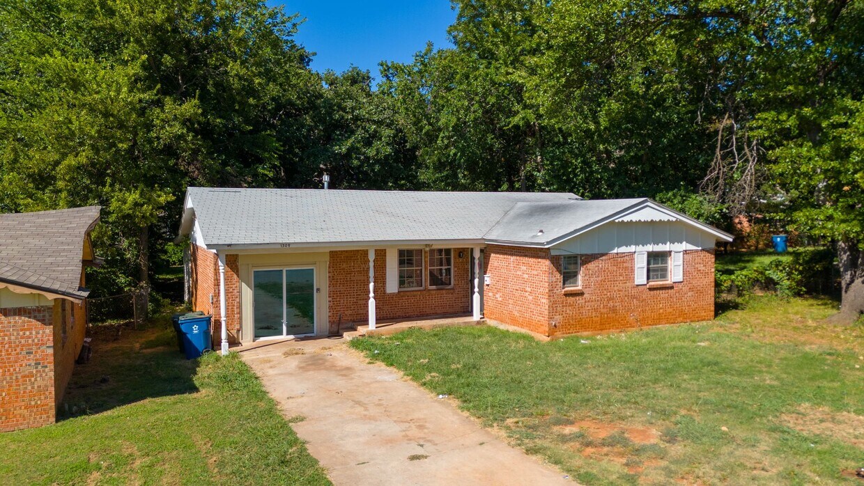 Primary Photo - Midwest City Rent to Own!