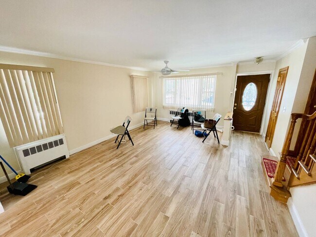 Building Photo - 1117 Mace Ave