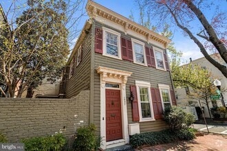 Building Photo - 1537 33rd St NW