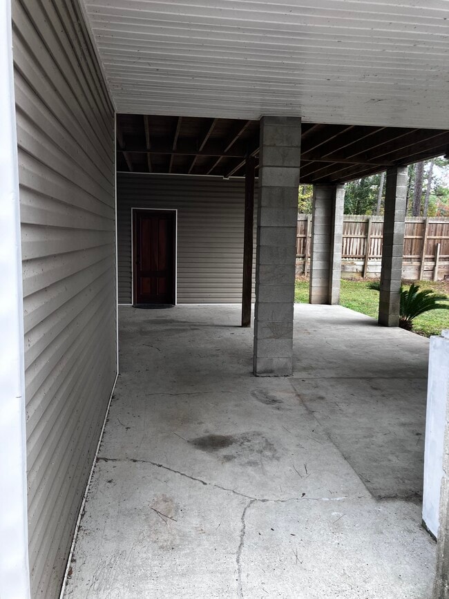 Building Photo - 164 Golden Meadow Dr