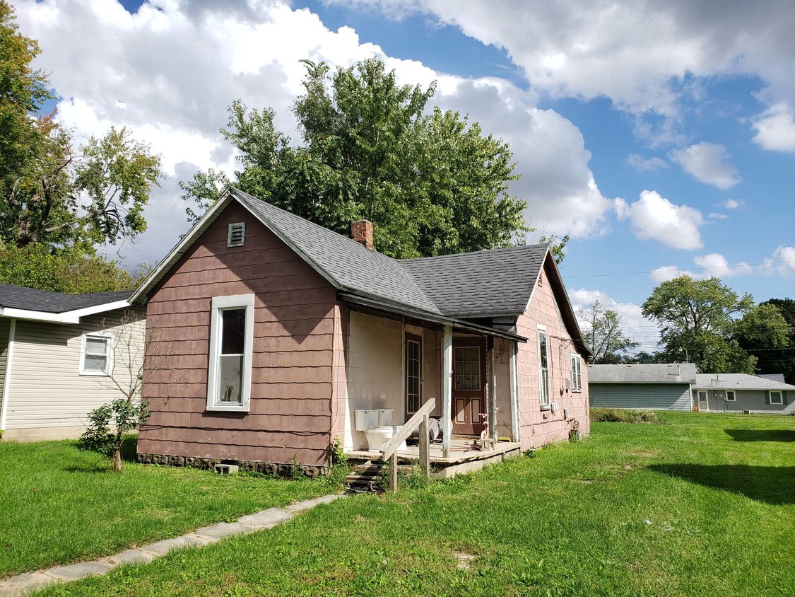 Primary Photo - 625 N Broadway St