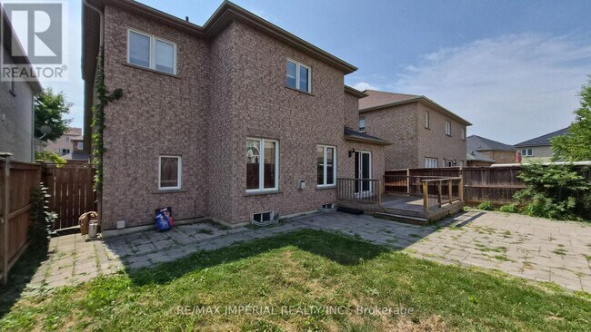 Building Photo - 118 Flagstone Way