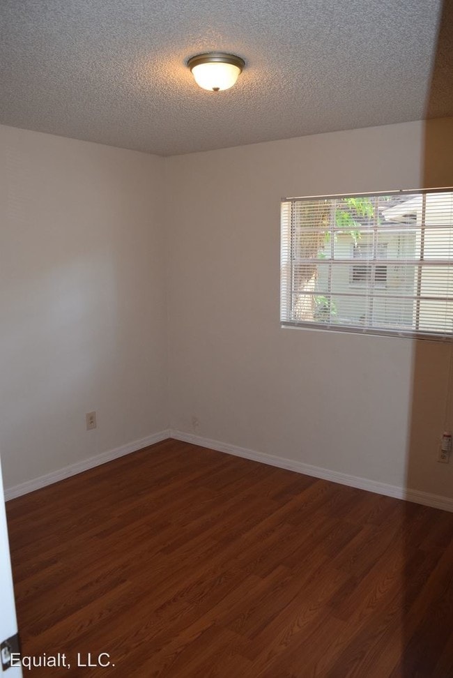 Building Photo - 4 br, 2 bath House - 1314 E Chelsea St