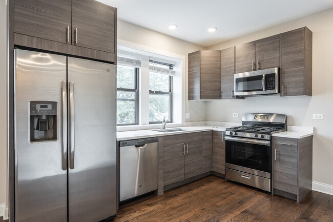 Building Photo - 2238 N Sawyer Ave