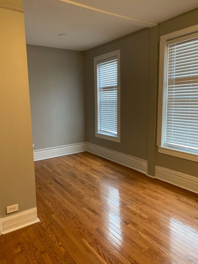 Foto del edificio - 1512 N Maplewood Ave