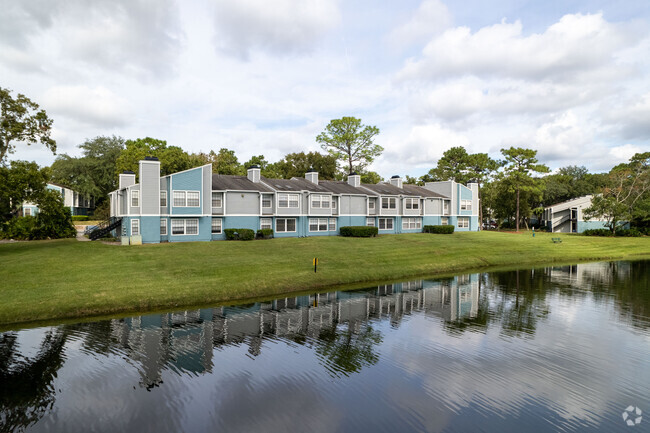 Lake Views - Antlers Apartments