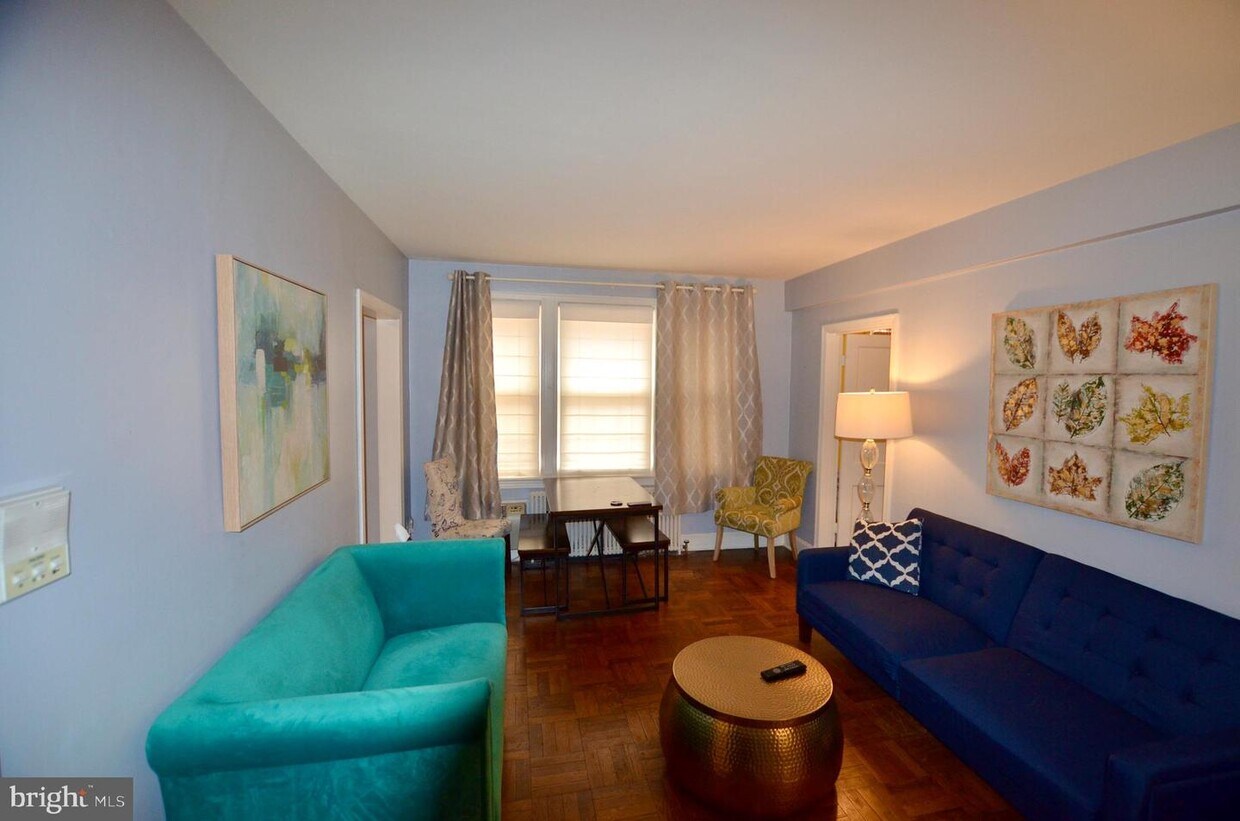 Foto principal - 4471 MacArthur Blvd NW