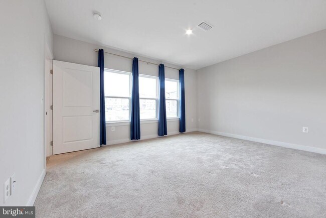 Foto del edificio - 46320 Mount Milstead Ter