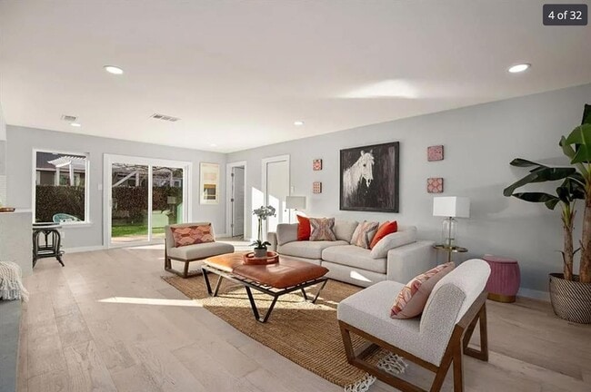 Foto del edificio - 6102 Smith Oak Trail