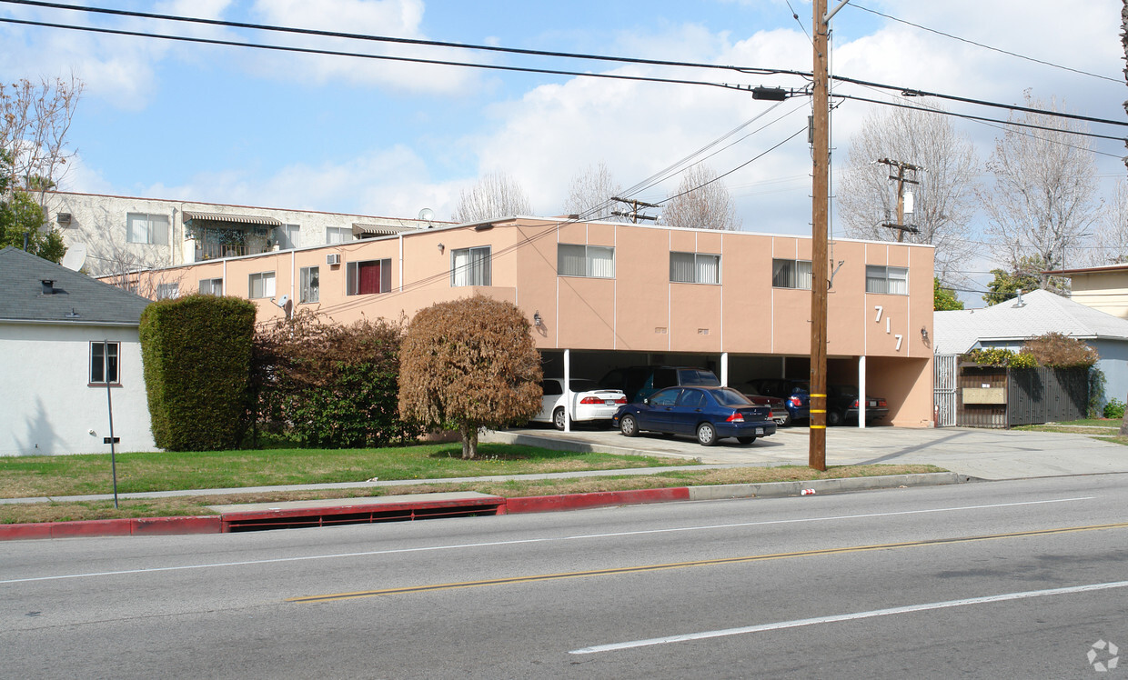 Foto principal - 717 S Verdugo Rd