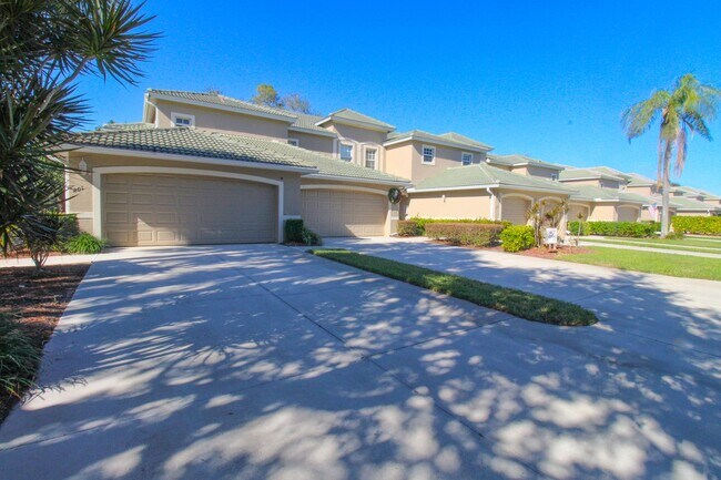 Foto del edificio - **CYPRESS WOODS COUNTRY CLUB **FULLY-TRANSFERRABLE BUNDLED GOLF UNIT ** FURNISHED SEASONAL RENTAL**