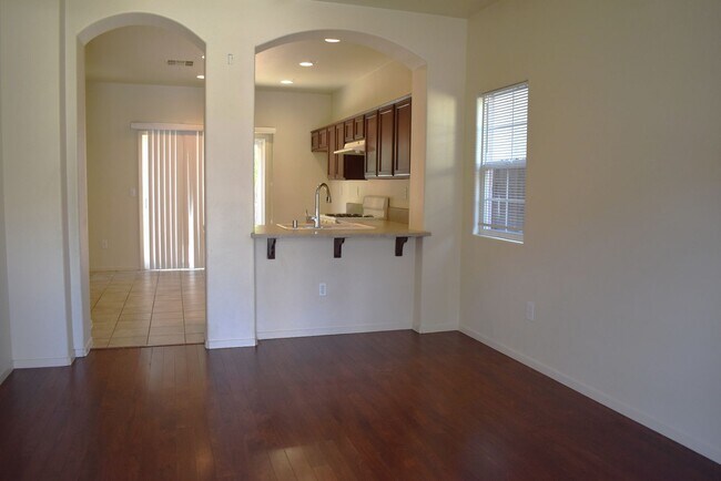 Foto del edificio - Resident Benefit Package Property
