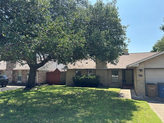 Building Photo - 11905 Oak Knoll Dr