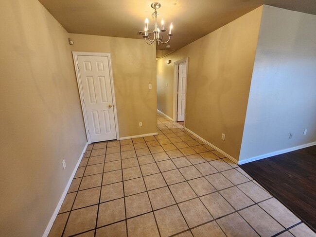 Building Photo - 3 Bedroom Duplex In South Fort Worth