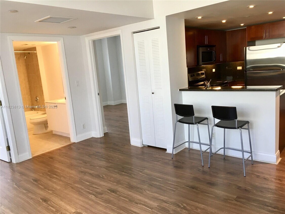 Foto del edificio - 111 E Flagler St