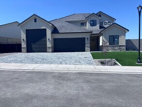 Building Photo - 6204 Bespin Ln
