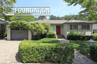 Building Photo - 124 Hilldale Dr