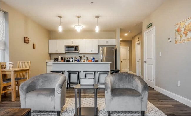 Building Photo - 140 Pearl St