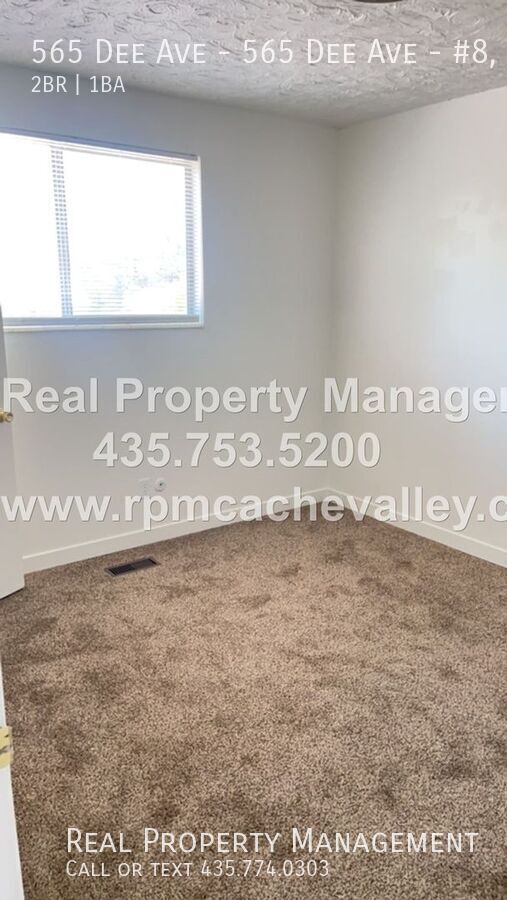 Foto del edificio - 565 Dee Ave