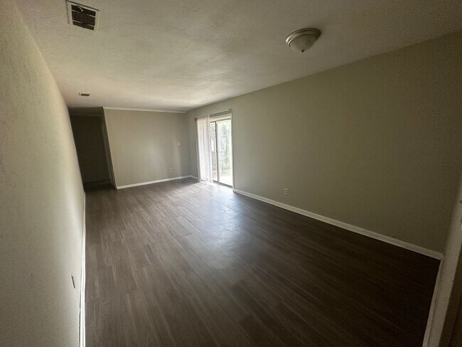 Foto del edificio - 2359 Claremont Ln