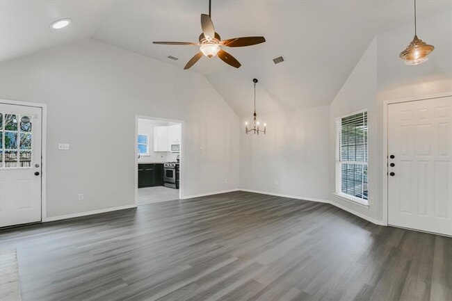 Building Photo - 501 Maple Run Dr