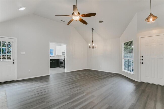 Foto del edificio - 501 Maple Run Dr