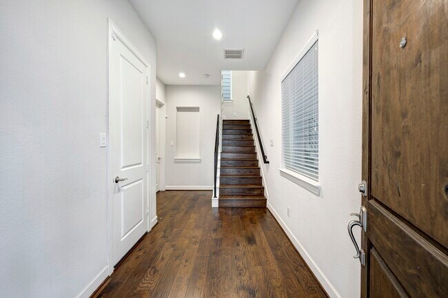 Foto del edificio - 5932 Petty St