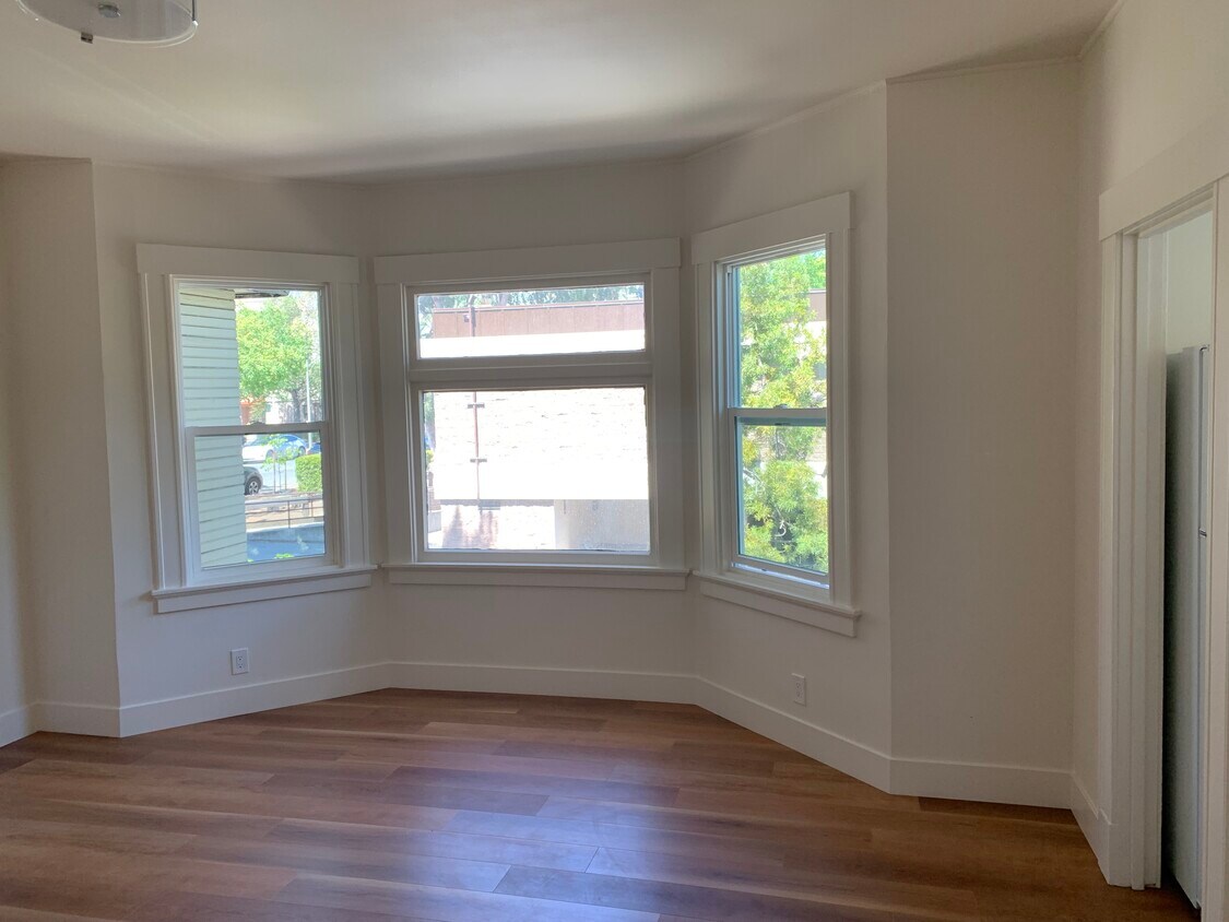 Living room - 729 Waverley St