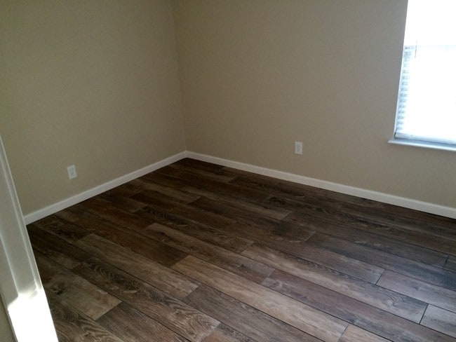 Building Photo - 1712 Poage Ave