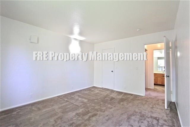 Building Photo - 4860 S Highland Cir
