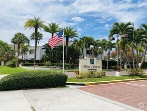 Building Photo - 9427 Fontainebleau Blvd