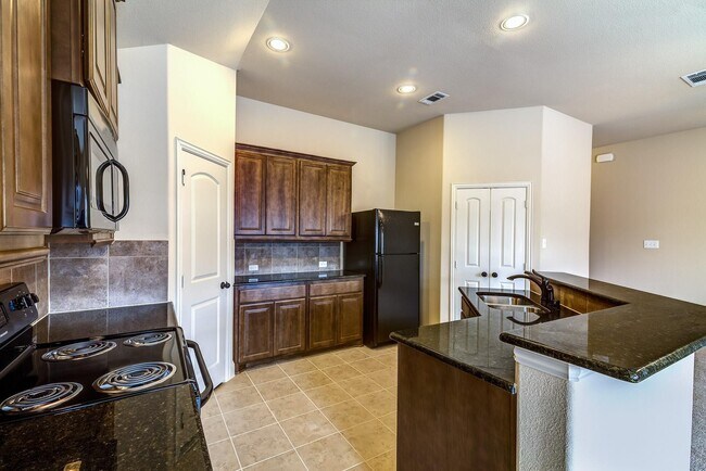 Building Photo - 1423 Reiger Dr