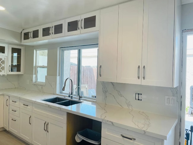 Building Photo - 1419 N Elderberry Ave