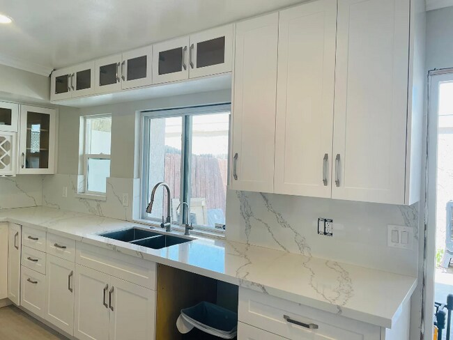 Foto del edificio - 1419 N Elderberry Ave