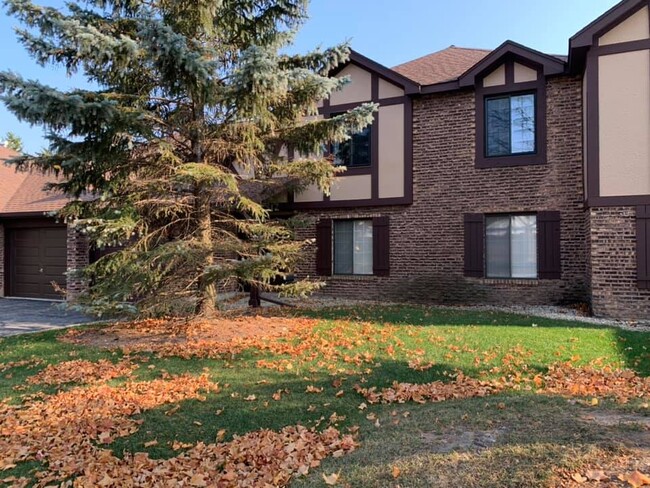 Building Photo - 1723 Lakecliffe Dr