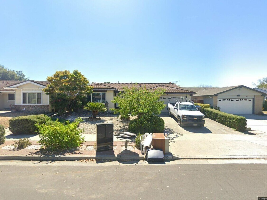 Primary Photo - 3074 Balmoral Dr