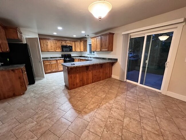 Building Photo - Beautiful 3 bed in Golf Course community