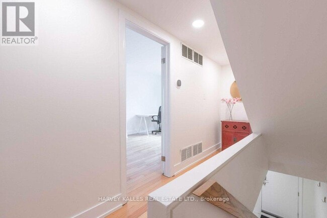 Photo du bâtiment - 148 Collier St