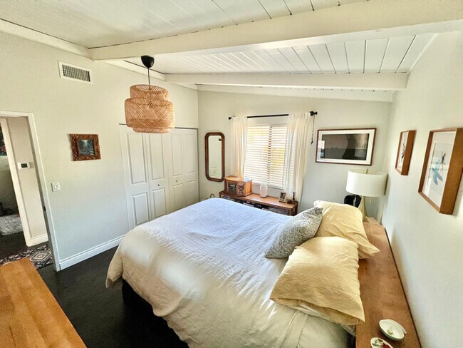 Building Photo - 726 Beall St