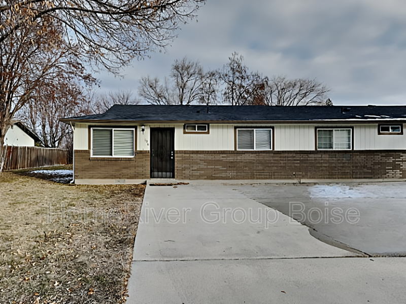 Primary Photo - 106 N Homedale Ave